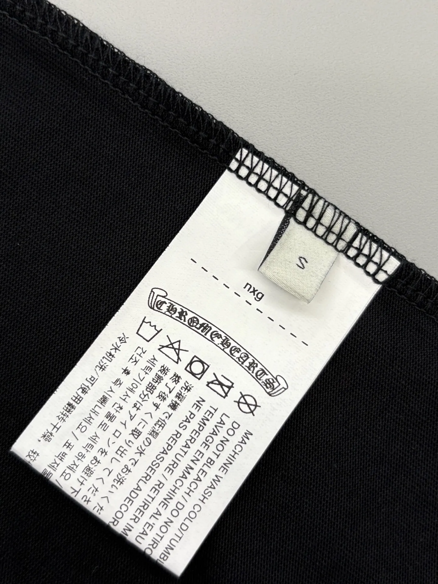 P150 [High Quality] Chrome Hearts New embroidered horseshoe logo brand logo on the front and rear panels are designed with heavy craftsmanship of 100,000 needle embroidery. High-end customized 32-count 280g fabric. Soft to the touch. Comfortable to wear. Exquisite stitching. Fine workmanship. The upper body effect is incomparably handsome! Same style for men and women, color: white, black size: S to xL